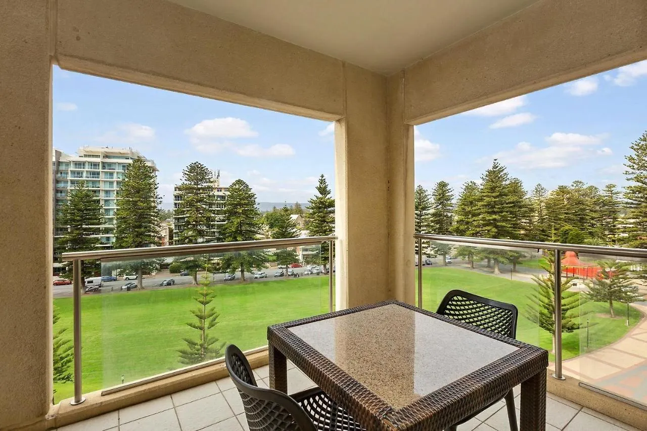 Belle Escapes - Glenelg Seaside Family Stay Australia